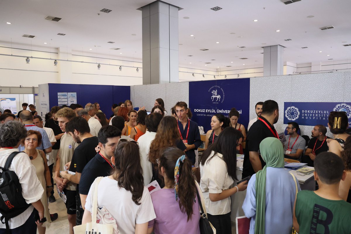 Hayallerinde #universitemDEU olan aday öğrencilerin tercihlerini birlikte şekillendirmek için <a href="/deu_kariyer/">DEÜ Kariyer Planlama ve Mezunlarla İlişkiler</a> öncülüğünde, Rektör Yardımcımız Prof. Dr. Esra Bukova Güzel, öğretim elemanlarımız, idari yetkililerimiz ve öğrencilerimiz ile <a href="/UniTercih/">Ünitercih</a> İzmir Üniversite Tercih Günleri'ne