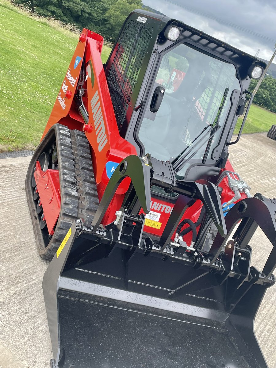 HSDemolition's tweet photo. Great little piece of kit added to the fleet, just the demo guard to be fabricated and she will be out on one of our sites assisting the site teams, heated cab too for operator comfort.
#investment #demokit #skidsteer #manitou https://t.co/dZBciul1tL