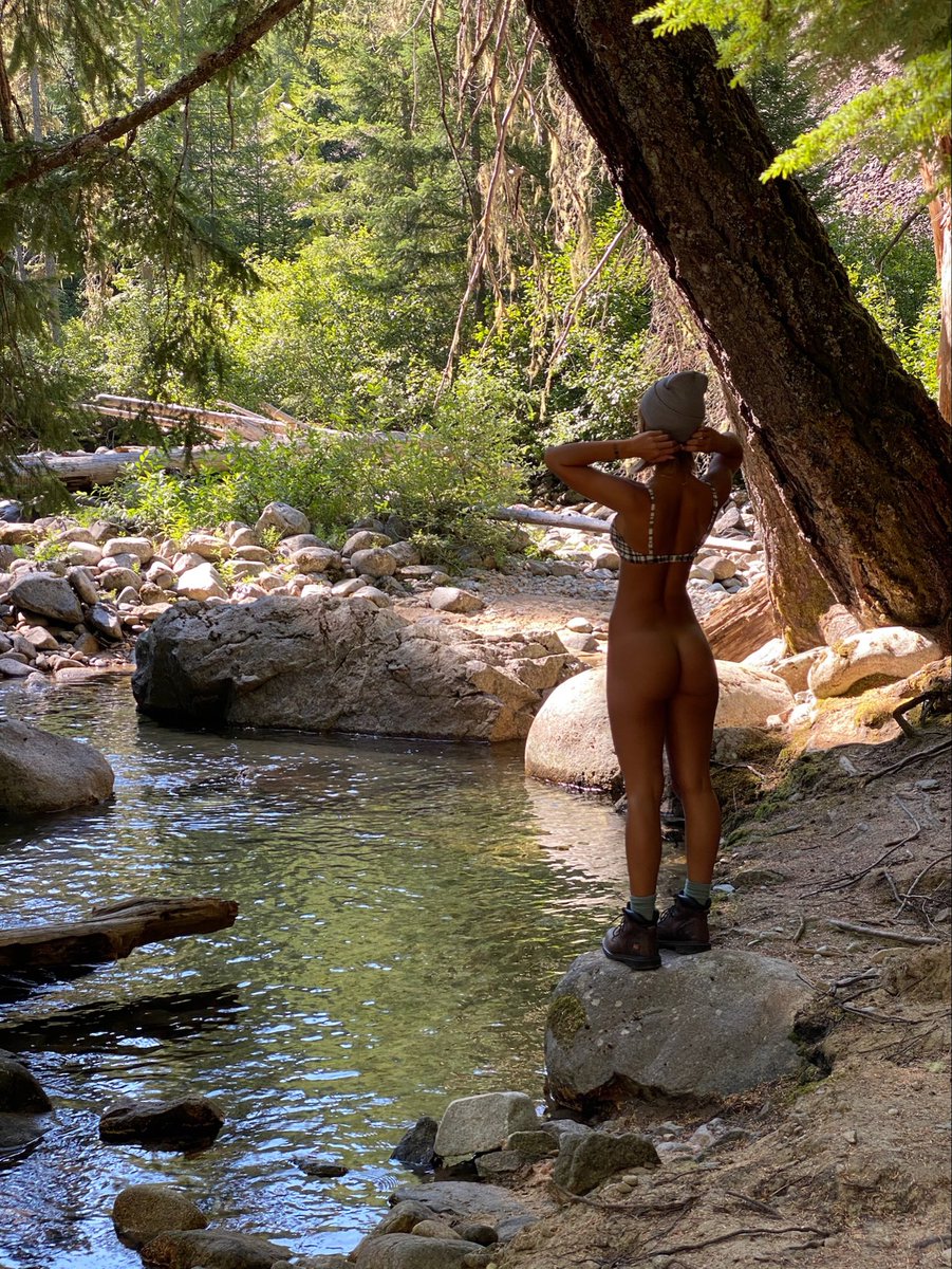 rachelc00k's tweet photo. How lucky are we that the world is our playground.. https://t.co/UeRbKbHQ9o