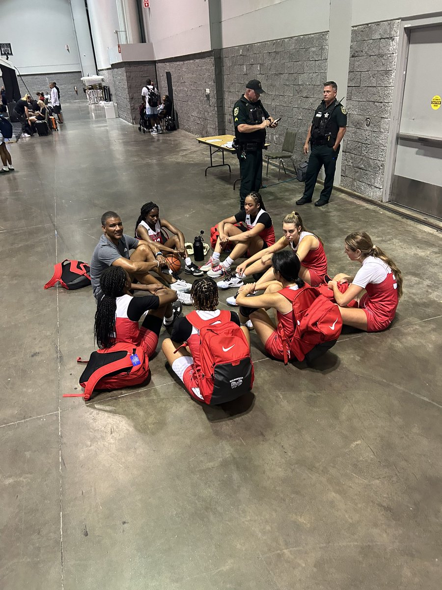 KathyMomOfThree's tweet photo. The end of AAU High School Basketball for the girls! Ended with a wonderful team and showed off their best basketball! So proud of you @MJSularski &amp; @ESularski Thank you @keithlb5 &amp; @BbrookPanthers for your support and unbelievable coaching! https://t.co/CT5cnlWYyh