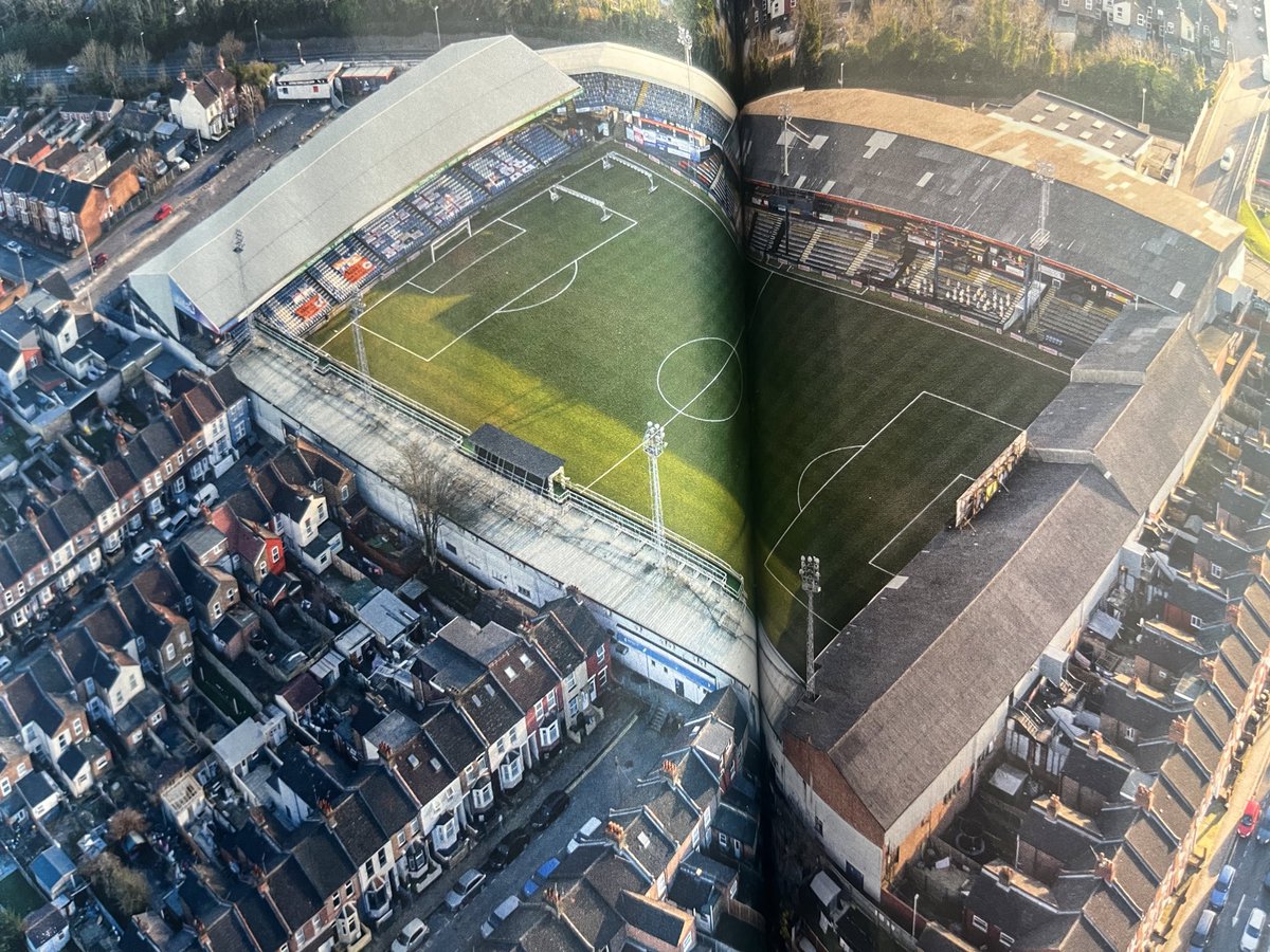exprofis's tweet image. Good read: Luton Town story by @ChrisEvansWrite at the #FourFourTwo Season Preview #ltfc