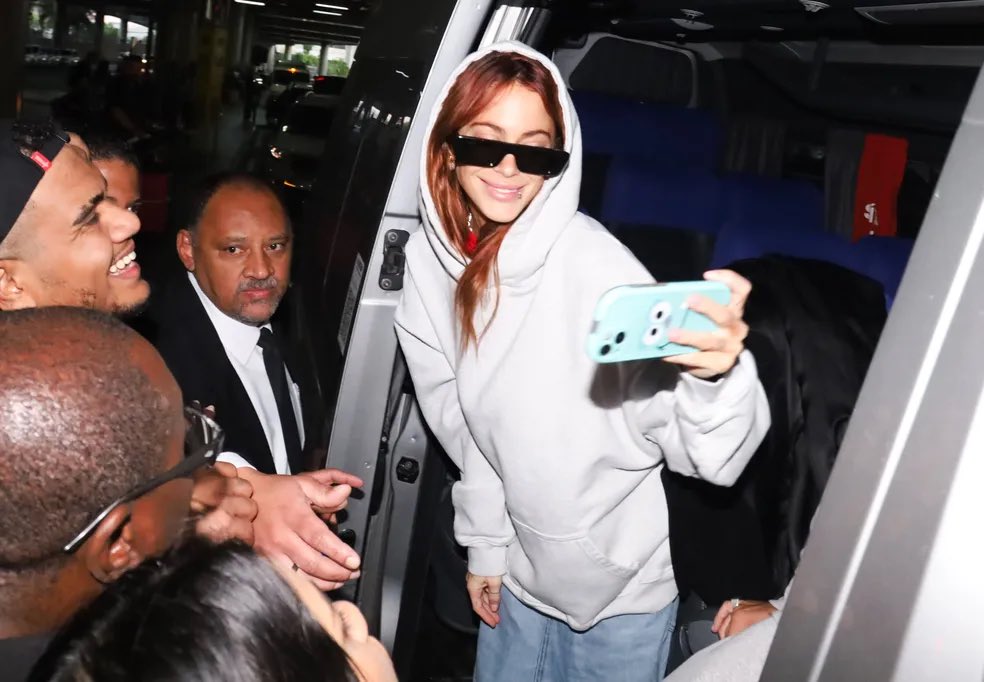 MStoesselBR's tweet photo. Tini atendendo fãs ao chegar em São Paulo, hoje pela manhã

Fotos: Clayton Felizardo / Brazil News https://t.co/ceeTs1JTpj