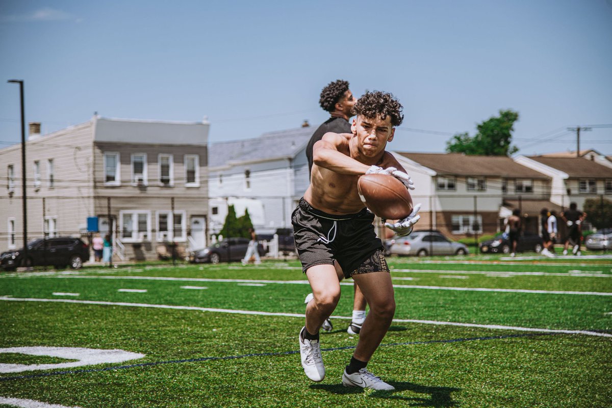 ethanfeldman11's tweet photo. Straight Work 💯.
@nextlvlculture @RamblerFB @CarteretHFC @DBCoachE https://t.co/sfhaUxJOQ9