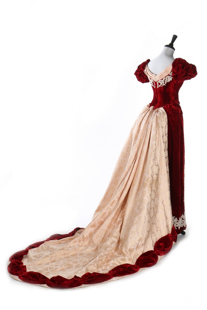 wikivictorian's tweet photo. Evening dress, 1885-90. Kerry Taylor Auctions. https://t.co/YWFIPiuY2q