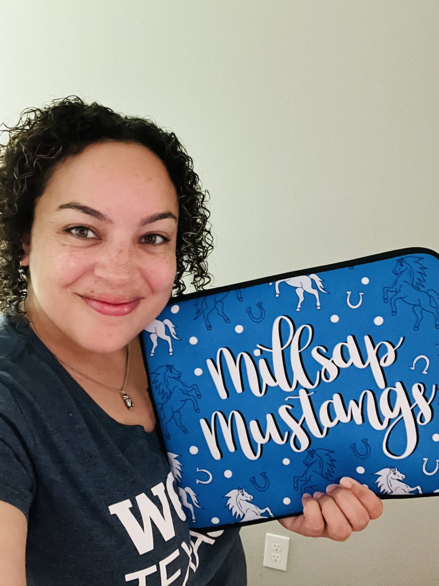 MrsCGonzalez2's tweet photo. Very happy with my new laptop sleeve! So cute! #mrspuffersmarket #showoffyoursleeve #puffupyourlaptop https://t.co/HIuhnlJqTv