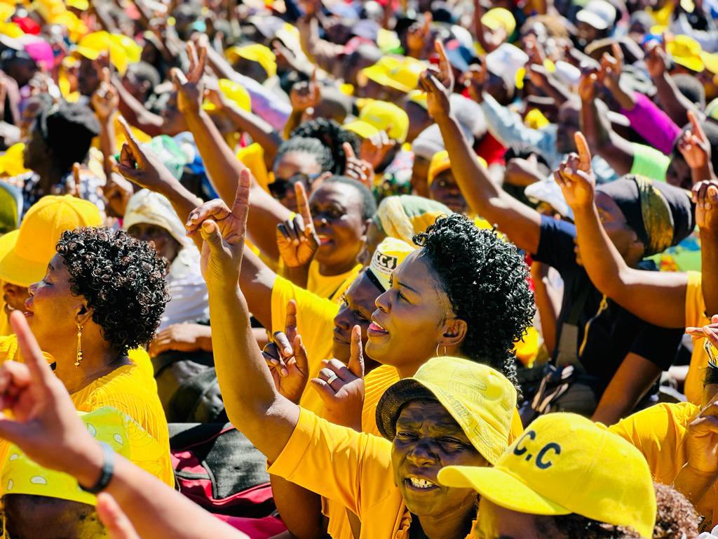 nelsonchamisa's tweet photo. I’m at Machakata in Masvingo Central.. Yellow rocks! https://t.co/EzHVtg8CZP