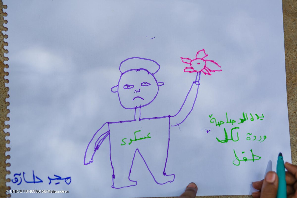 “No bullets. One rose for each child.”

This is what 10-year-old Majd shared during a @UNICEFSudan -  supported psychosocial session.

As conflict deepens in Sudan, let’s spread her message far and wide. #RosesNotGuns https://t.co/LvXxrKs9HH