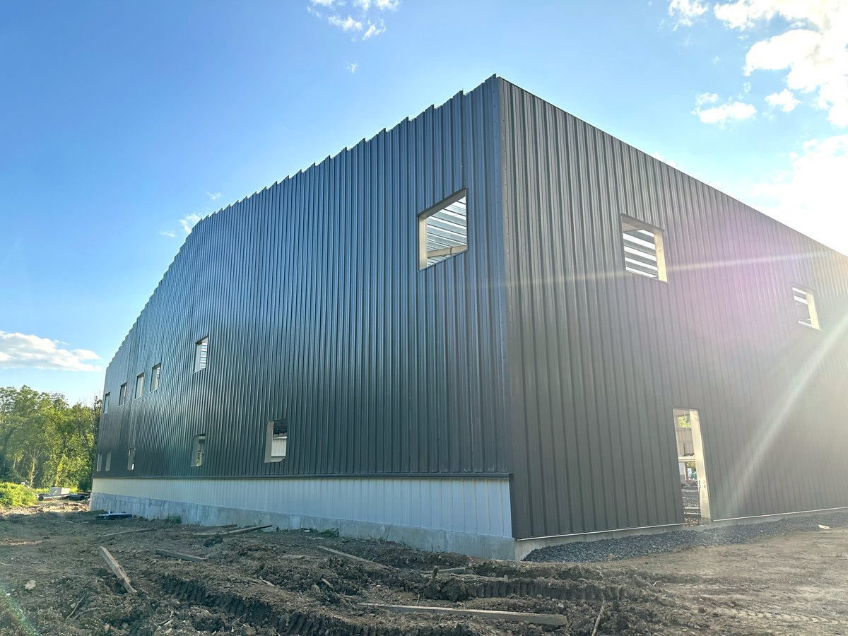 DrSolidSteel's tweet photo. 🚧Construction Update🚧 
Montgomery NY warehouse.
Wall sheeting and trims are completed.
Roof sheeting is being installed.

Stay tuned to see the final product!

#SolidSteelBuildings #MetalBuildingConstruction #ConstructionUpdate #SteelBuildings #BuiltToLast #BestInBusiness https://t.co/A9XsWf2yX9