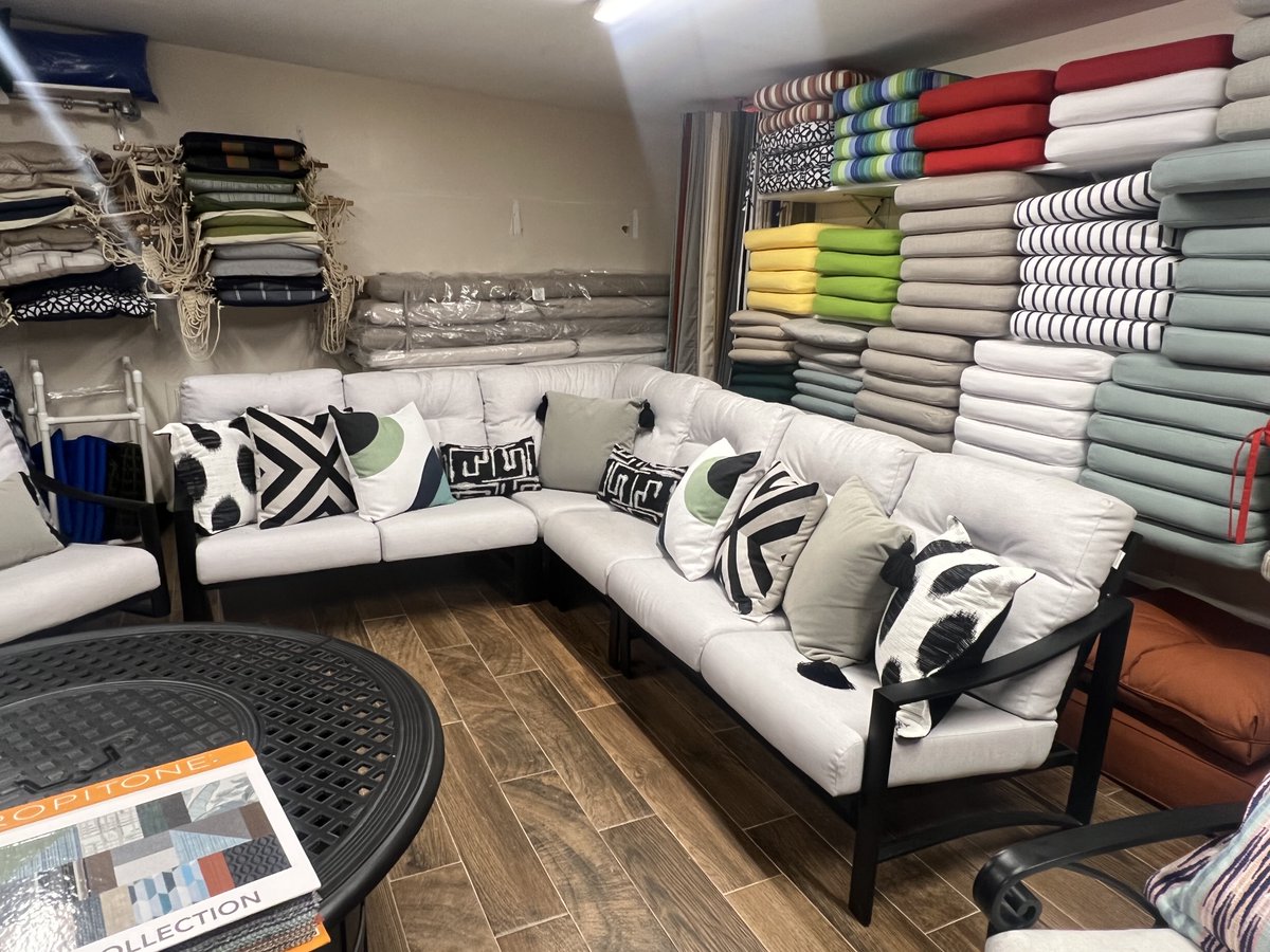 Casualcreation1's tweet image. #SALE ALERT!!! 𝐓𝐡𝐢𝐬 𝐊𝐞𝐧𝐳𝐨 𝐒𝐞𝐜𝐭𝐢𝐨𝐧𝐚𝐥 𝐛𝐲 𝐓𝐫𝐨𝐩𝐢𝐭𝐨𝐧𝐞 𝐰𝐚𝐬 $𝟏𝟐,𝟓𝟐𝟐 𝐚𝐧𝐝 𝐢𝐬 𝐧𝐨𝐰 𝐣𝐮𝐬𝐭 $𝟑,𝟗𝟗𝟗!!!! 𝐓𝐡𝐞 𝐦𝐚𝐭𝐜𝐡𝐢𝐧𝐠 𝐊𝐞𝐧𝐳𝐨 𝐬𝐰𝐢𝐯𝐞𝐥 𝐫𝐨𝐜𝐤𝐞𝐫 𝐰𝐚𝐬 $𝟐,𝟑𝟗𝟖.𝟎𝟎 𝐛𝐮𝐭 𝐢𝐬 𝐧𝐨𝐰 𝐨𝐧𝐥𝐲 $𝟖𝟗𝟗.𝟎𝟎. #225 #gobr