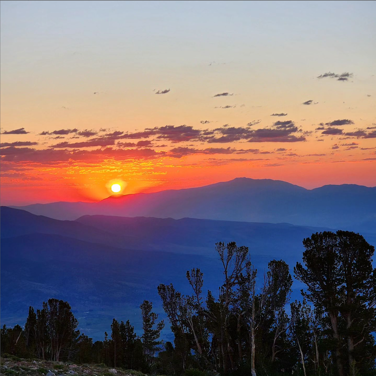 FrontierTerr's tweet photo. #MondayMotivation: The Sierra Mountains at sunset. #yerington #NVSilverTrails @TravelNevada
πΈ: @rezagoljani / Instagram https://t.co/cuK9eKsxIv