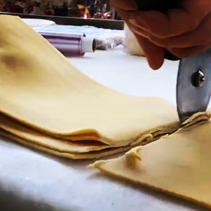 sabemosdepasta's tweet photo. Empezando una semana con mucha tela que cortar…..
#PASTAFRESCA
#makingpasta
#makinghappiness https://t.co/7cSHLaIhZk
