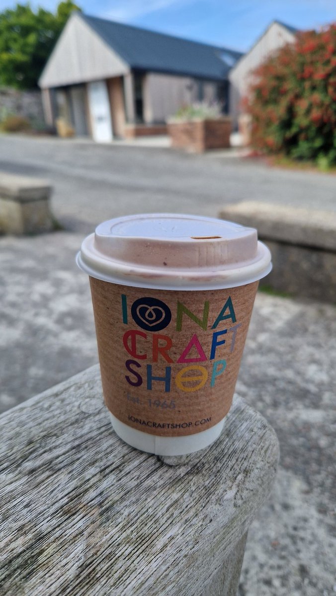 EileanIdhe's tweet photo. Unwinding after a busy day with a tasty hot chocolate from @ionacraftshop #islandvibes #hotchocolatetime #happy #chillaxing #refreshments #isleofiona 😍🤙 https://t.co/V61FALDYBo