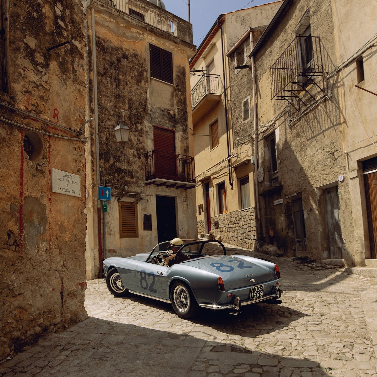 cms_mag's tweet photo. One of just two of its kind fitted with a Tipo 128 F engine, this Ferrari 250 GT SWB finished third in its class in the 1962 Targa Florio. https://t.co/GfSR1nkM5b 

📷 RM Sotheby's https://t.co/phcBa6Nxi6