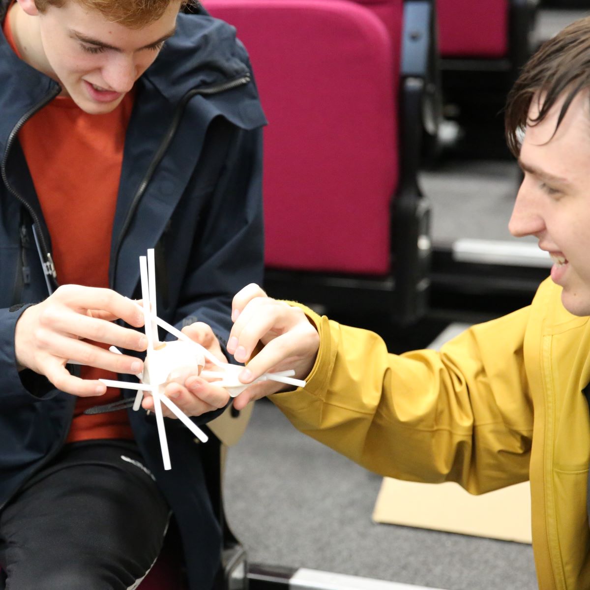 scienceoxford's tweet photo. Breaking the ice on the 1st day of the #STEMSummerExperience by breaking eggsโฆor trying not to! The #eggdropchallenge was the perfect engineering task for students to get to know each other. Impressively, no eggs were broken! #STEMholiday #STEMfun https://t.co/KMlQ9yh8Y0
