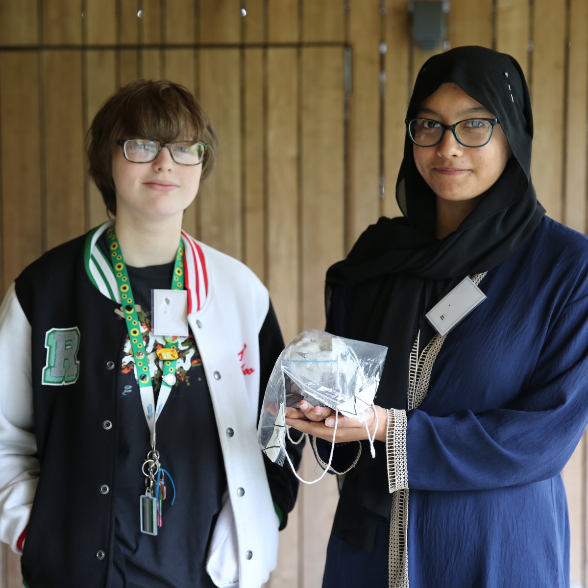 scienceoxford's tweet photo. Breaking the ice on the 1st day of the #STEMSummerExperience by breaking eggsโฆor trying not to! The #eggdropchallenge was the perfect engineering task for students to get to know each other. Impressively, no eggs were broken! #STEMholiday #STEMfun https://t.co/KMlQ9yh8Y0