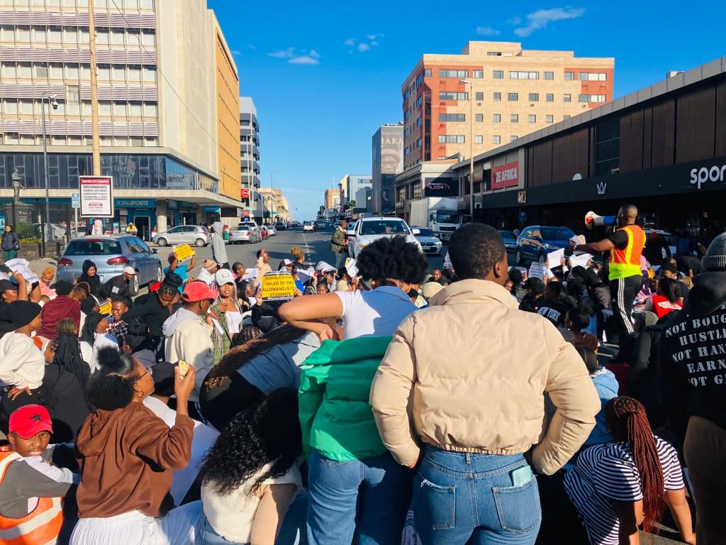 revolut39961561's tweet photo. The students of @ufh1916 are clear.
#BladeMustGo
#SausMustFall
#DownWithDirectPayment 
@DrBladeNzimande
@myNSFAS
Our allowances now https://t.co/Ib1aLSBYQj