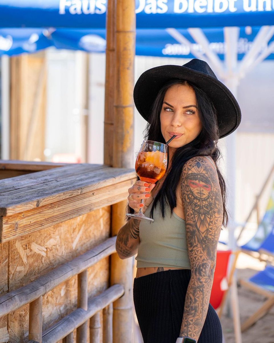 maripresleyrp's tweet image. Monday calls for a drink..