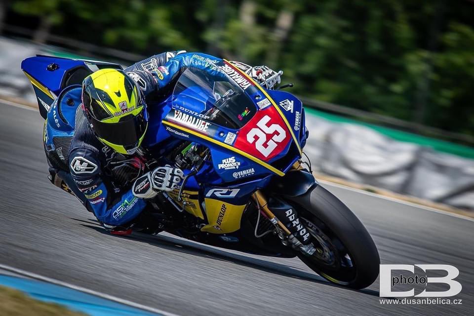 JuSports30's tweet photo. #moto #superbike La première course de ce week-end de la manche Tchèque du championnat d’Europe de Superbike était propice à tous les espoirs pour @EBoulom, le pilote gardois. Malheureusement la suite sera plus difficile. C’est à lire sur 
https://t.co/qa7Zz0BjyN https://t.co/noSnqg4AbK