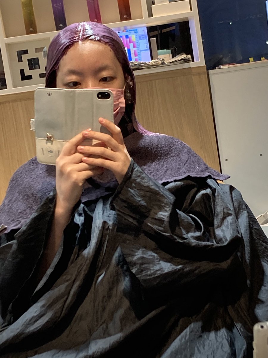 M_Rin0923's tweet photo. みなさんこんばんは🌃🌙*゚
まつりんこの間いい美容院で
ブリーチとカラーを
してもらいました✨✂️
2つ結びまだいけるんですね🤣🤣
そして本当にアルミホイルを使うんだなとビックリしております😳😆
何色になったのでしょう🤔🤐
#まつりん美容院 #MODEKs https://t.co/OZvZ2Axizs