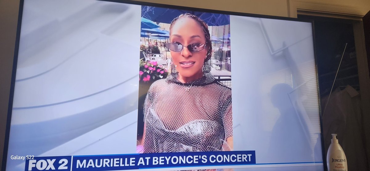 GodsDaughterYep's tweet photo. Okay Sexay, I see ๐ you @MaurielleTV! You were #FineAsWine ๐ท๐ฅ๐ฅ๐ฅ at @Beyonce 's Concert yep! Hello @BHudTV @FOX2News #TheNoon https://t.co/0BzsRA71tB