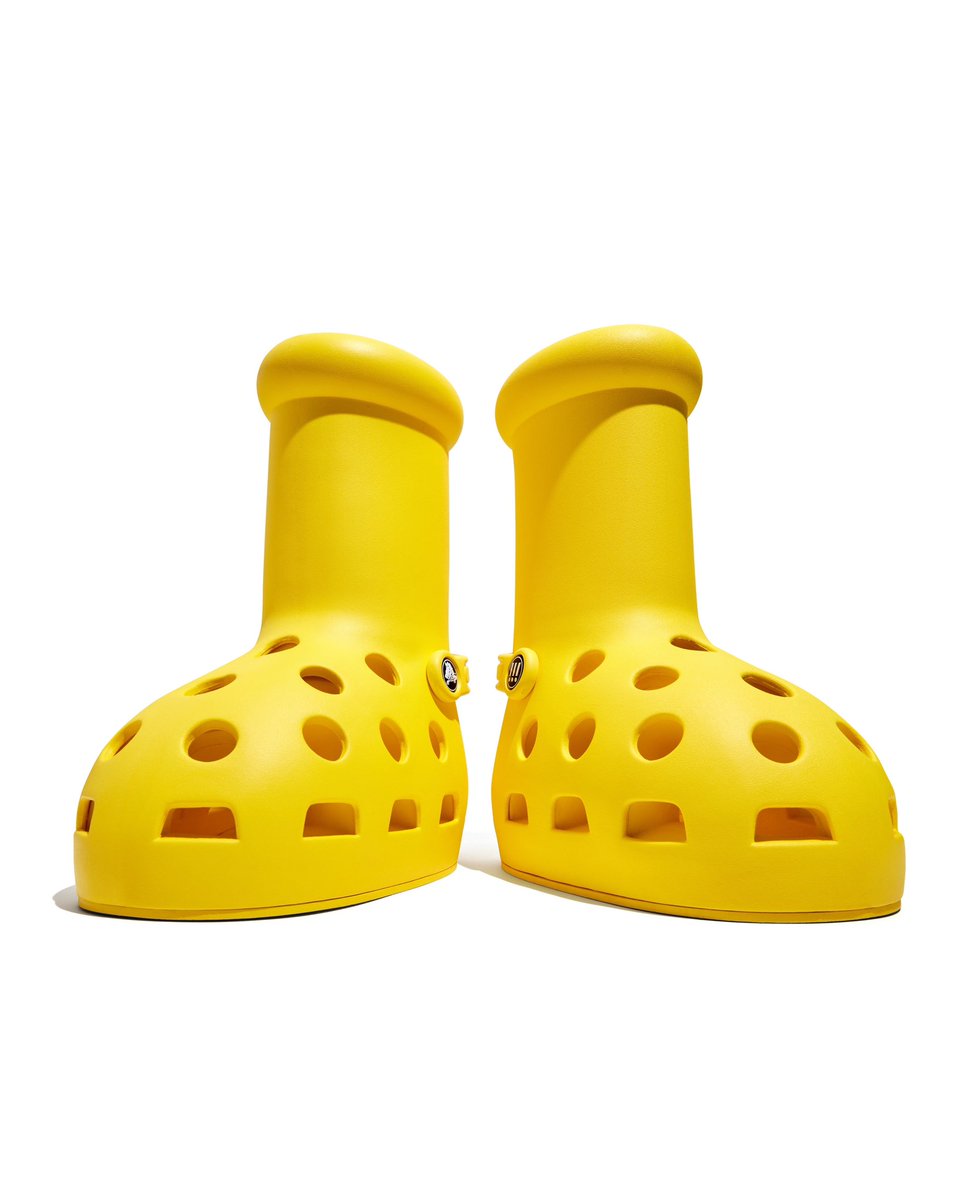 nicekicks's tweet photo. MSCHF and @Crocs are dropping a Big Yellow Boot on August 9 for $450 👀🧀 https://t.co/l02QaEjYlx