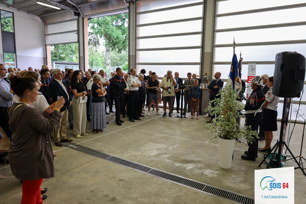 Cérémonie de départ de la DDA avant mutation en Polynésie Française 🌏🏝️

🎖️Remise de son insigne de chevalier dans l’Ordre national du Mérite par le DD en présence du préfet, du DIRCAB et du PCASDIS.

👏Merci à la col MACAREZ pour son investissement et l’ensemble de son travail.