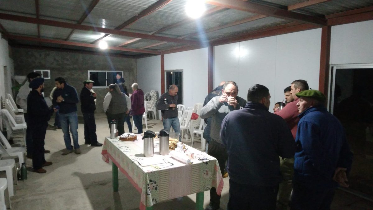 PlanAgro's tweet photo. El pasado #jueves en📍Treinta y Tres
Se realizó la Jornada "Intercambio con productores sobre el tema: #Suplementación" en 📌Planta de raciones de Cooperativa Agropatt
🗣️Dra. Gabriela Silva #Agropatt e Ing. Santiago Barreto #PlanAgro
#CAD33 #SFdeTreintayTres #MDR33 https://t.co/FNnjwdEaK5