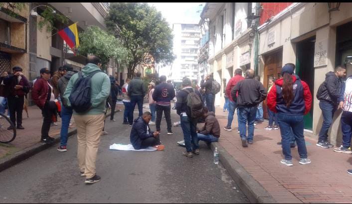 personeriabta's tweet photo. #AEstaHora

Nuestros guardianes del #GAEPVD articulan el diálogo con entidades  durante la movilización realizada por un grupo de trabajadores del SENA. 

Verificamos el espacio en garantía de derechos. 

#GuardianesDeTusDerechos https://t.co/4ksf1rWVF6