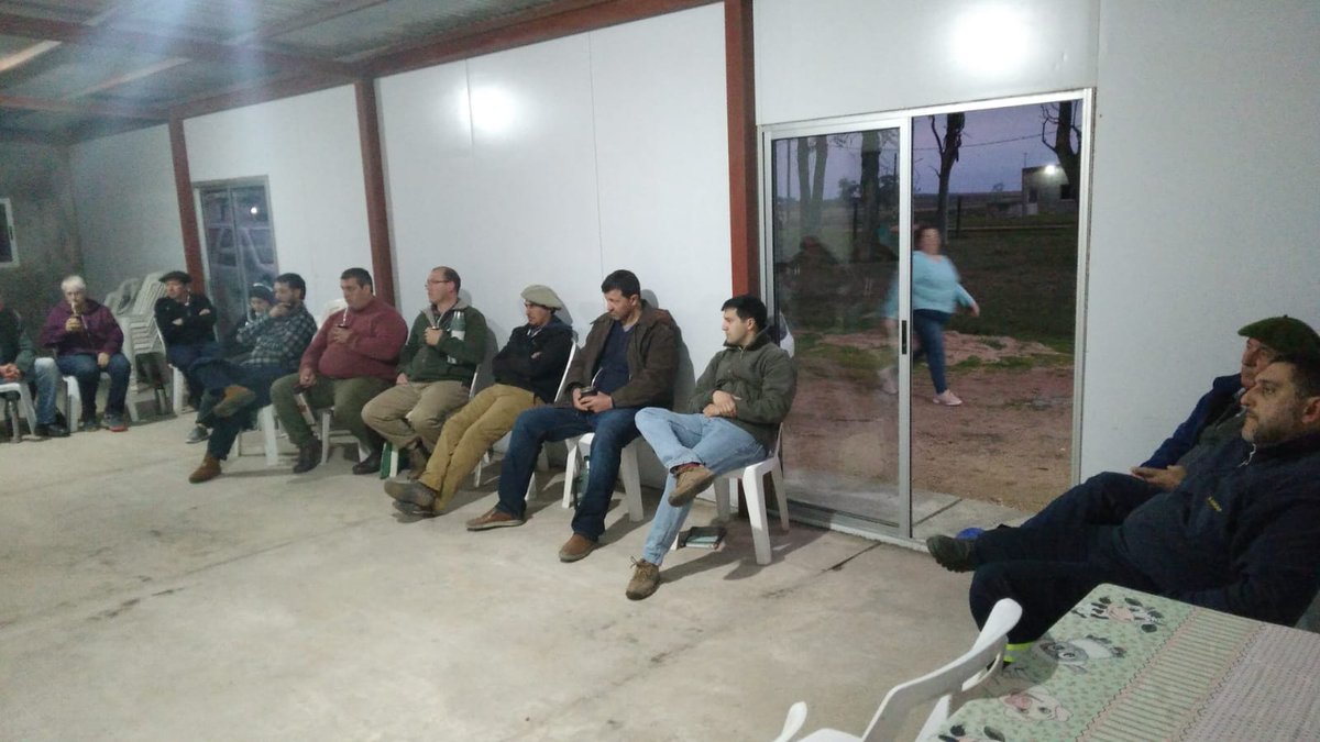PlanAgro's tweet photo. El pasado #jueves en📍Treinta y Tres
Se realizó la Jornada "Intercambio con productores sobre el tema: #Suplementación" en 📌Planta de raciones de Cooperativa Agropatt
🗣️Dra. Gabriela Silva #Agropatt e Ing. Santiago Barreto #PlanAgro
#CAD33 #SFdeTreintayTres #MDR33 https://t.co/FNnjwdEaK5