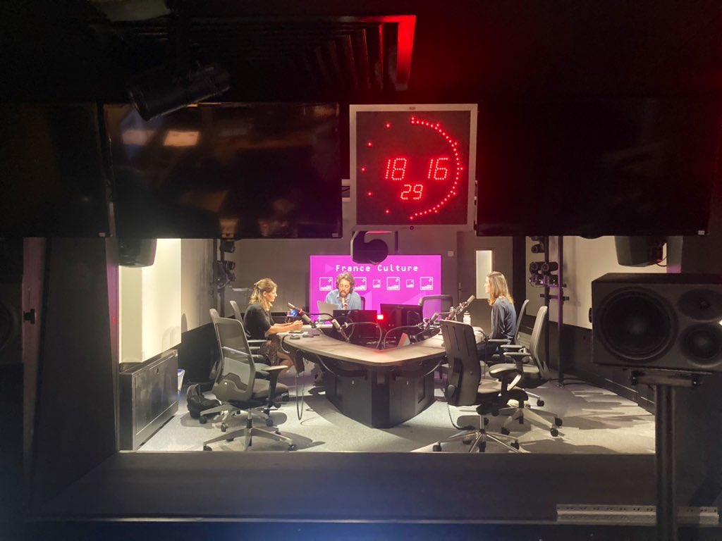 Questions du soir (@questionsdusoir) on Twitter photo Direct 💥
Foot féminin ⚽️ : un modèle économique sur la touche ?
<a href="/fsaltiel/">François Saltiel</a> est avec <a href="/laol44/">Luc Arrondel⭐️⭐️</a> , économiste et directeur de recherche au <a href="/CNRS/">CNRS 🌍</a>, <a href="/smontanola/">Sandy Montañola</a> maîtresse de conf. en info-com. à <a href="/RennesUniv/">Université de Rennes</a> et <a href="/melissa_plaza/">Mélissa Plaza</a> ex-joueuse professionnelle
radiofrance.fr/franceculture Direct 💥
Foot féminin ⚽️ : un modèle économique sur la touche ?
<a href="/fsaltiel/">François Saltiel</a> est avec <a href="/laol44/">Luc Arrondel⭐️⭐️</a> , économiste et directeur de recherche au <a href="/CNRS/">CNRS 🌍</a>, <a href="/smontanola/">Sandy Montañola</a> maîtresse de conf. en info-com. à <a href="/RennesUniv/">Université de Rennes</a> et <a href="/melissa_plaza/">Mélissa Plaza</a> ex-joueuse professionnelle
radiofrance.fr/franceculture