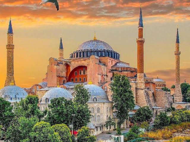 AhmetMisbah's tweet photo. Kutlu Fethin en görkemli sembolü 
Ayasofya Camii’mize yeniden kavuşalı 3 yıl oldu. 

Bu tarihi dönüşüme liderlik eden Sayın Cumhurbaşkanımız @RTErdogan ‘dan Allah razı olsun. 
Vuslatımız daim olsun. https://t.co/BSnoDfAPSb