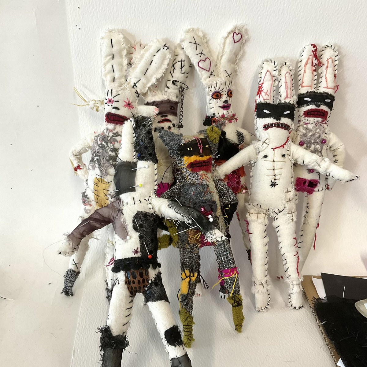 bunnvamp's tweet photo. A medley of wild rabbits (plus one cat, photobomber). They’ve been extracted from a couple of the pieces from my 2021 showcase at @mcrartgallery shop and are being lovingly reworked as individual bunnies
#bunnies #roguecat #reworking #textileart #ccmakers https://t.co/TAg6EmE7Ba