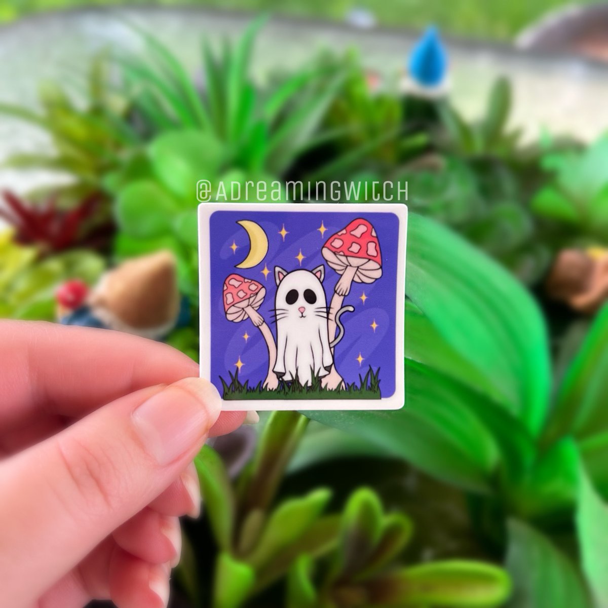 ADreamingWitch's tweet image. Lil Ghostie Cats w/ some Mushrooms 🍄👻 

Spooky szn is right around the corner…and these cuties come in 2 sizes and 2 background color variations 🌙 available on my Etsy 🥰

#stickers #spookyseason #cutestickers #stickershop