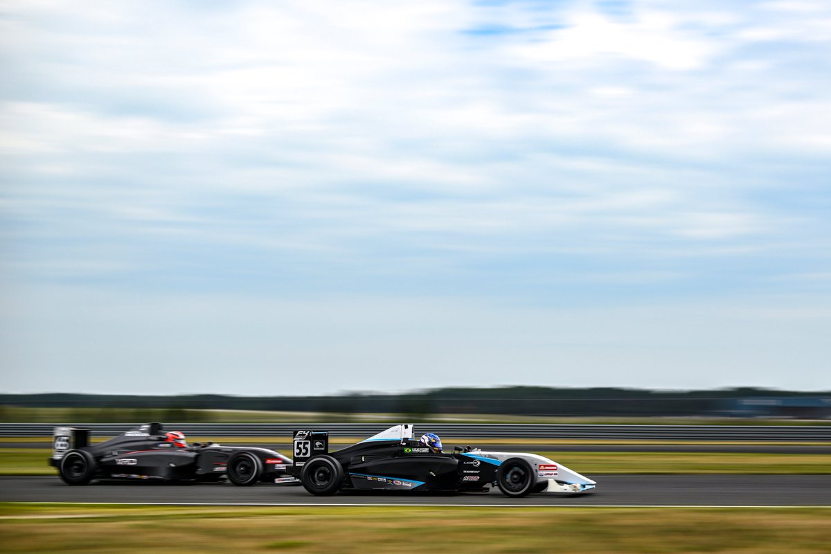 LigierAutomotiv's tweet photo. 100% single-seater race week ๐๏ธ 10 Ligier JS F3s and 23 Ligier JS F4s will tackle New Jersey Motorsport Park this weekend for the fourth round of @framericas and @f4uschampionship. Let's see what the drivers have up their sleeves ๐
#ligierautomotive | #ligierjsf3 | #ligierjsf4 https://t.co/iVaKrSgEUY