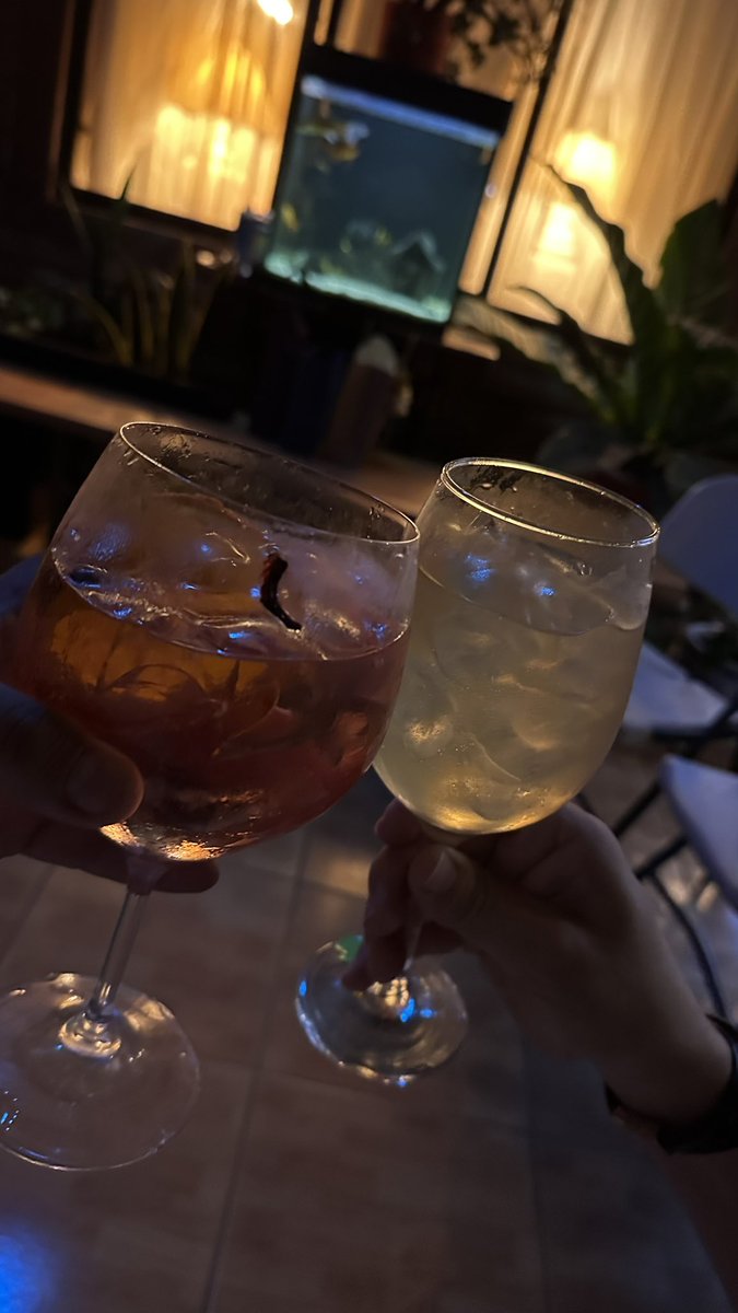 cjimenez_cr's tweet photo. Ayer me celebraron el cumple por adelantado, gracias por la amistad, las risas, la complicidad y el amor incondicional! #cuarentas #cuartopiso #lossegundosveinte https://t.co/o8rUorjdD6