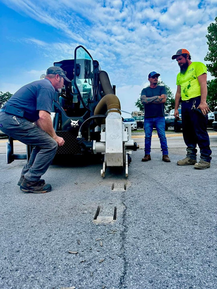 dynatech's tweet image. Here are a few photos from our recent training day in Norwalk, Ohio. Plunge cutting for RPMs! 👏 

#DYNATECH
📍 dynatech.com
☎️ 1-800-446-9001
🇺🇸 Proudly Made in the USA

#diamondsawblade #pavementmarking  #concrete #trafficmarking #nanowave #pavement #diamondblades
