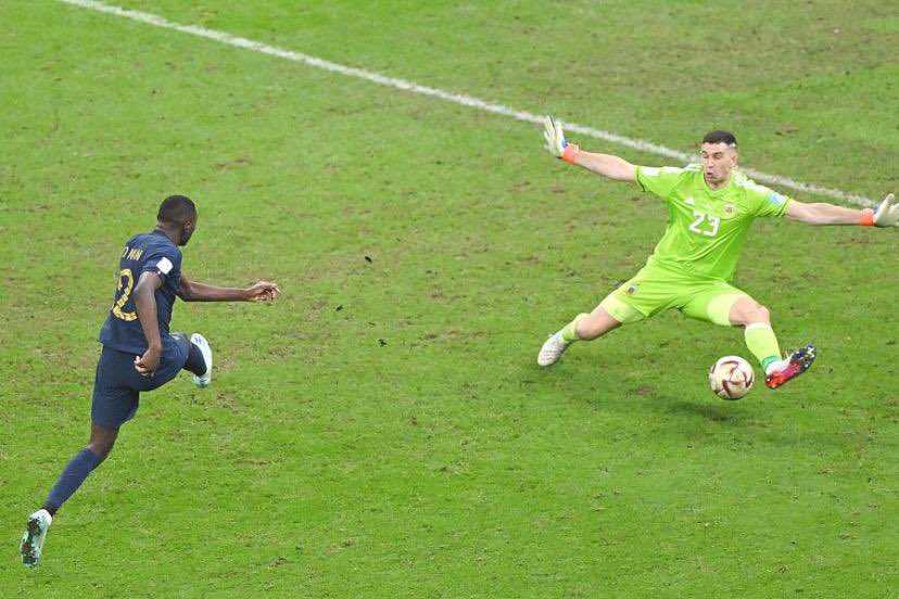 THREAD : compilations d’actions qui auraient pu changer l’histoire du football.