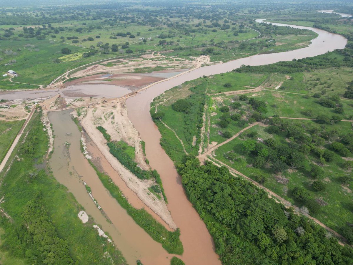 #24JUL || Vpdte. Sectorial A/J <a href="/CeballosIchaso1/">@FuerzaDinamica Remigio Ceballos Ichaso</a>: “Más de 700 familias fueron beneficiadas y se liberaron más de 170 mil hectáreas liberadas para la producción agrícola y la ganadería”.

#BatallaNaval200