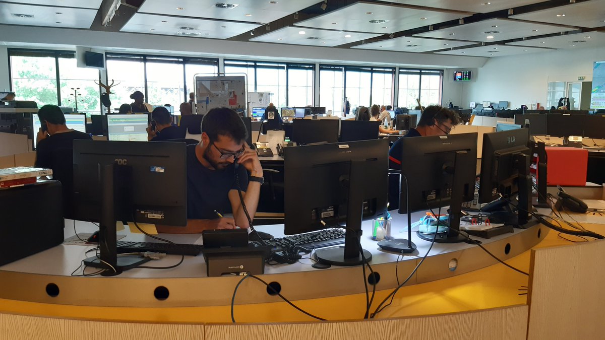 SDIS_74's tweet photo. [ ORAGES ]

Suite aux évènements orageux qui frappent notre département, des personnels administratifs et techniques du #SDIS74 sont venus renforcer les équipes sapeurs-#pompiers du centre de traitement et de régulation des appels #CTRA.Merci à eux !
# TousUnisPour l'Opérationnel https://t.co/GiTXovetDY