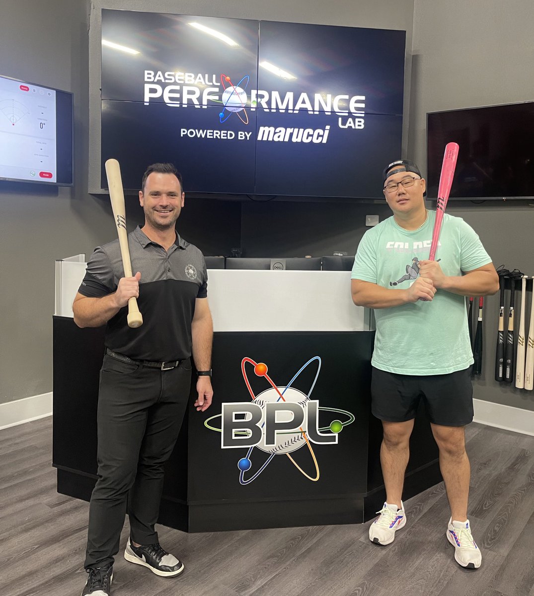 KingofJUCO's tweet image. Had an incredible day hitting bombs at @theBPLdotcom 

Finally hit a Exit Velo PR at 120.6mph for the boys &amp;amp; got to sign the Marucci Headquarters wall of fame.

Good things happen to those that hit bombs.

Hit bombs kids.