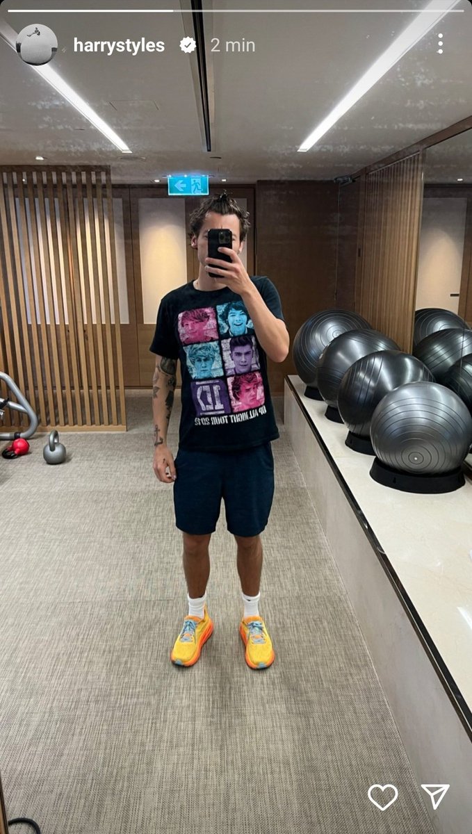 flickerhl's tweet photo. me divirto mt com hstan querendo fazer de tudo pra criar a narrativa de que o harry odeia a 1D, que os meninos são interesseiros, enquanto o próprio é o maior carrotinha desse fandom https://t.co/oofA3oT75c