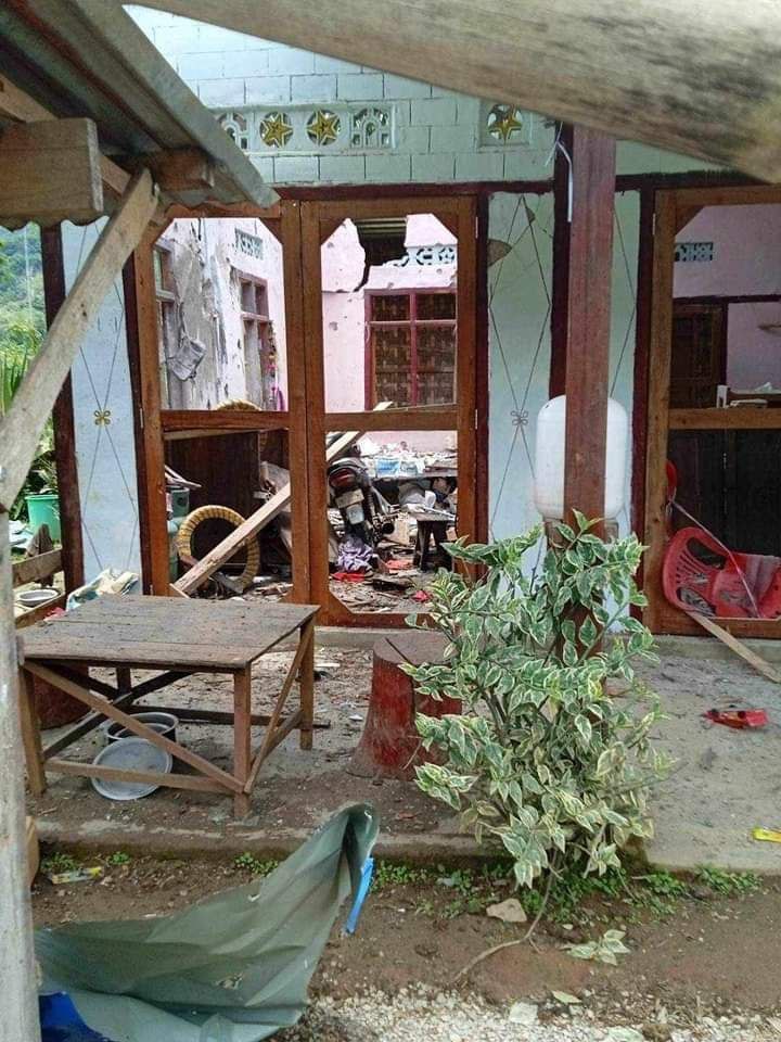 YeSoe91920267's tweet photo. Yado village,#Thandaunggyi Township was bombarded by a fighter on Jul 23. A Nunnery of Roman Catholic Church & residences in #Yado village were damaged, 2000 residents in the village had to be fleeing for safety by the attack of terrorist military.
#2023Jul24Coup
#HelpMyanmarIDPs https://t.co/D1cthwBuls