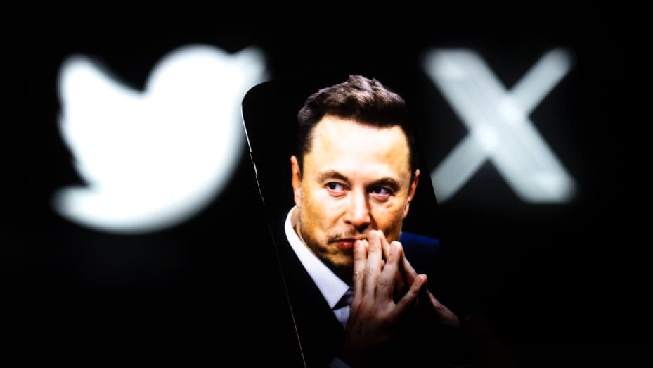 bullrundao_news's tweet photo. JUST IN: Elon Musk reclaims title as world's richest person. https://t.co/cp5g0HWQwg