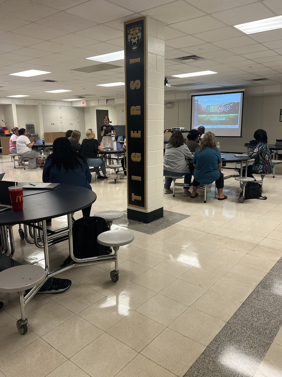 JessicaHeckard's tweet photo. We are so excited to partner with Marlin Jackson and his foundation of Fight for Life- Building Dreams! We are excited to use this program that combines SEL learning and behavior support! Watch us work! @DariaP1980 @brynn_kardash https://t.co/CthGFB4xpZ