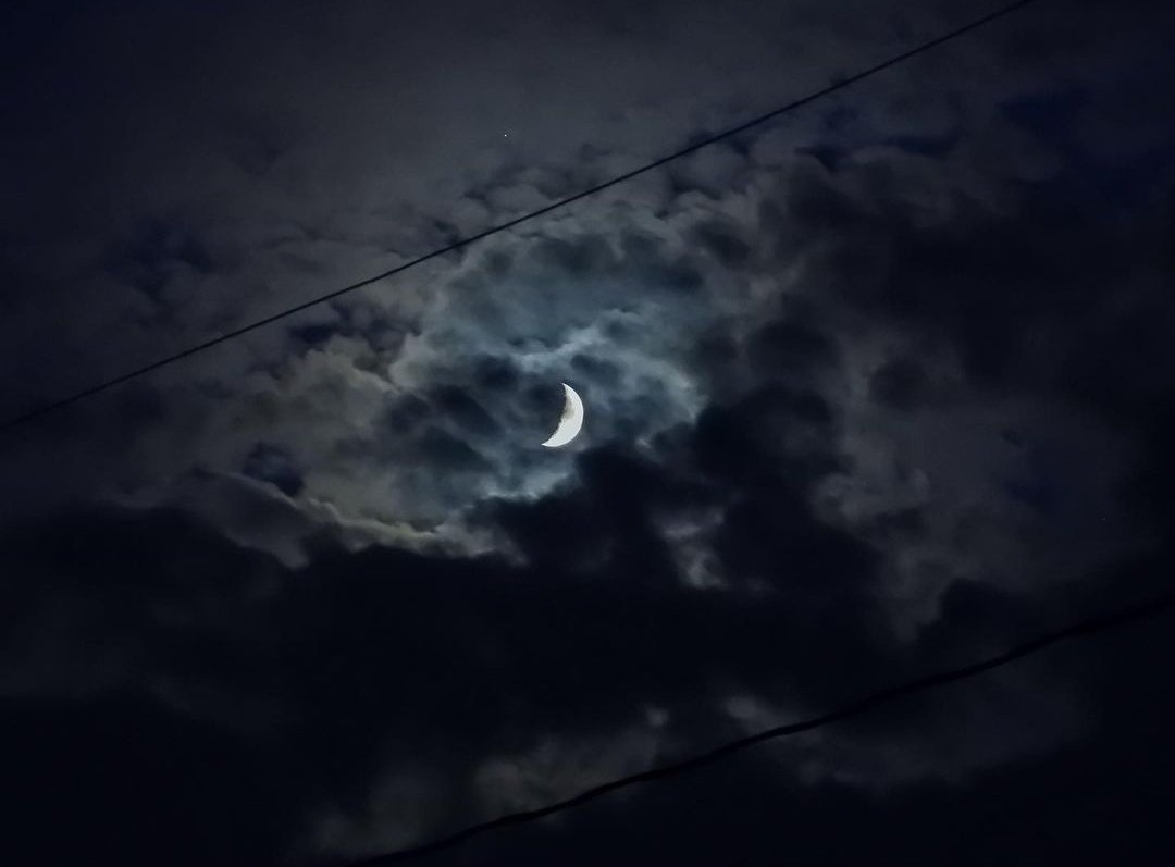 lupinxart's tweet photo. Cloudy Moon 🌙 https://t.co/J17uMbrmfL