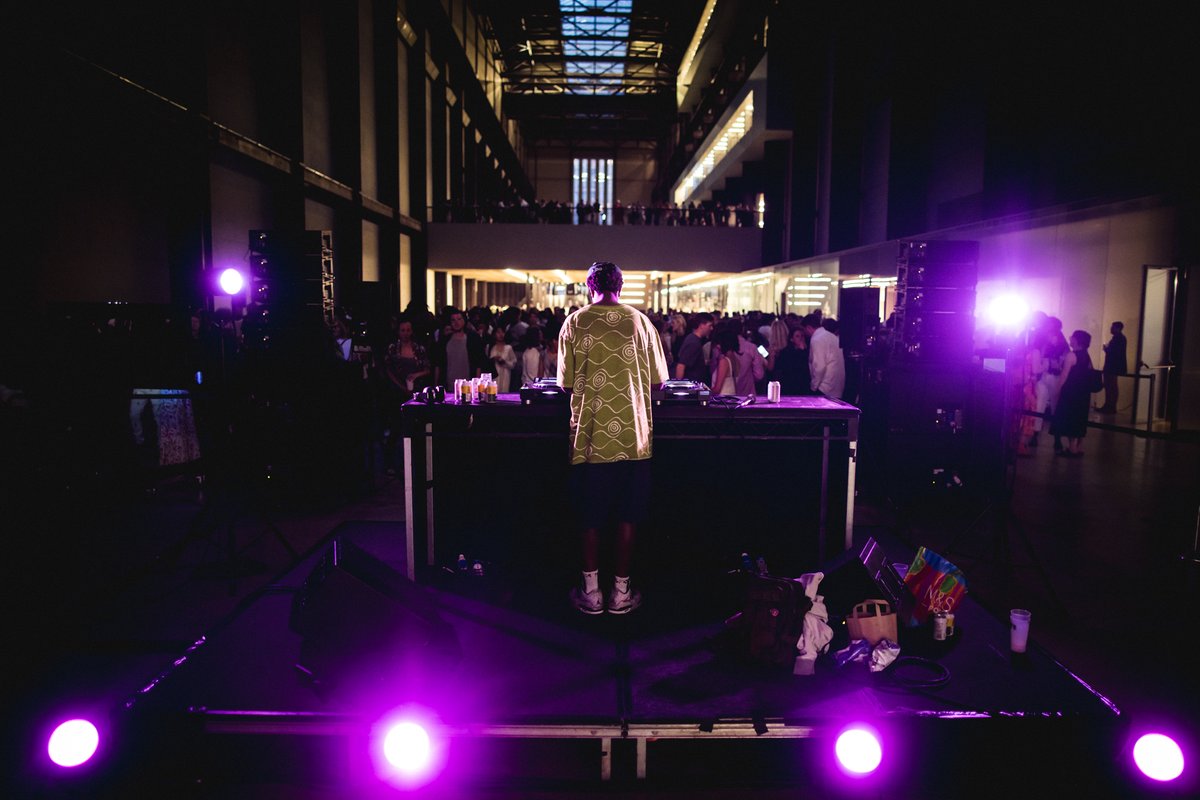 Tate's tweet photo. Join us this Friday at #TateLates as we celebrate the opening of #AWorldInCommon: Contemporary African Photography! 🌍 🎉 📸
There will be workshops, music, and the interactive sculpture #ZeroToInfinity in the #TurbineHall. Come explore and create! ⏹️ 💜 https://t.co/ehF81NeuEu https://t.co/8DZdpO3MaU