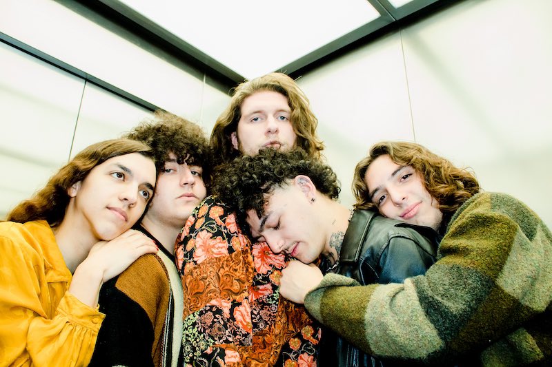 Setlistmx's tweet image. #Música // eflnte ha dejado una marca imborrable en la escena musical y están de regreso en forma de una trilogía de EPs, y el primero de ellos lleva por nombre #Cap1 es una colección de cinco tracks cuidadosamente seleccionados. 
bit.ly/3O6QcSV