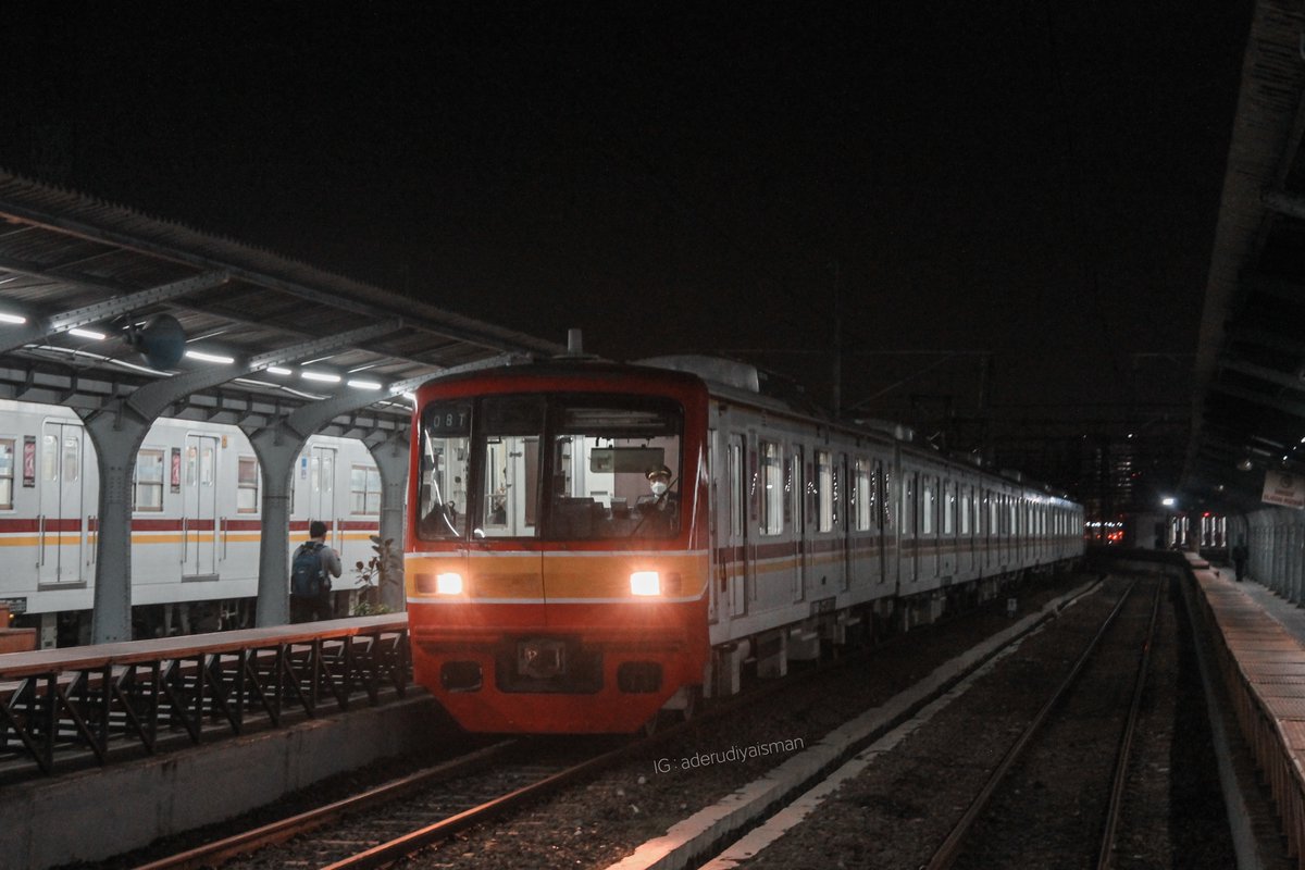 Tetap bersyukur atas apa yang telah didapat dan selalu akhiri hari dengan pikiran positif. Tidak peduli seberapa sulitnya, besok adalah kesempatan baru untuk membuatnya lebih baik. Selamat malam dan selamat beristirahat #RekanCommuters