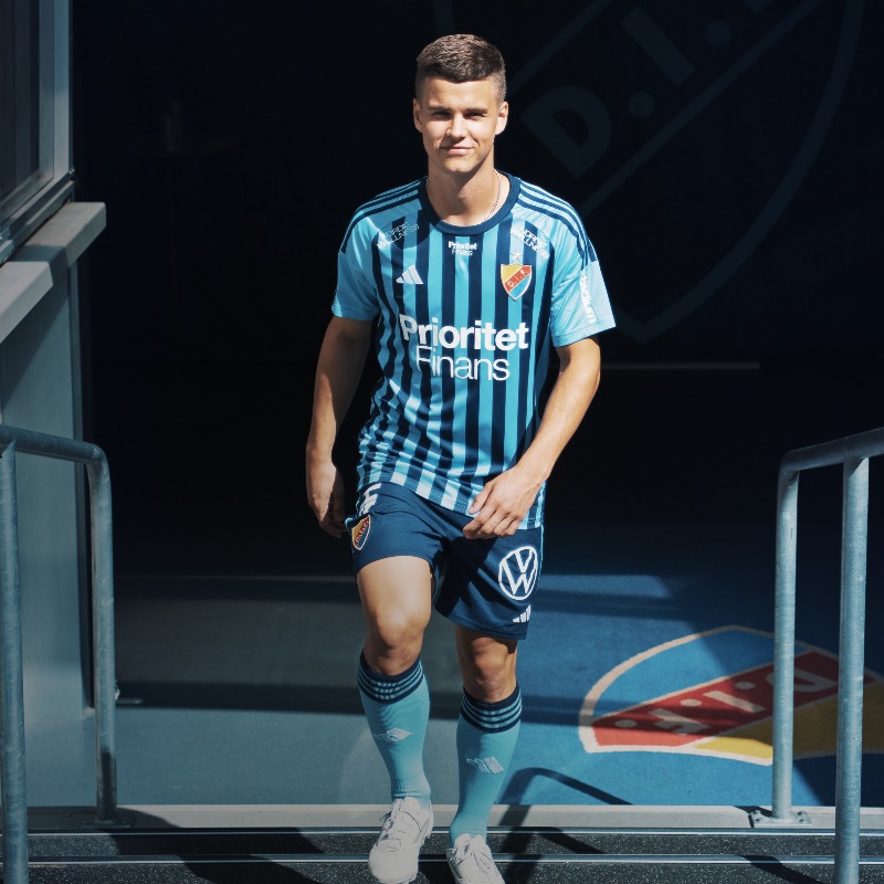 DIF_Fotboll's tweet photo. 🤝 Den 20-årige vänsterbacken och U21-landslagsmannen ansluter till DIF från Örebro SK!

– Det var ett ganska enkelt val för mig. Ser man till supportrarna, laget och mycket annat är ju Djurgården en av de största föreningarna i Sverige. Så det kändes självklart