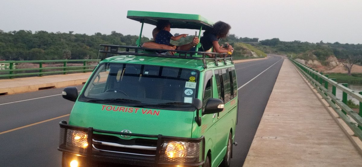 SafariFactor's tweet photo. Day two of our four days and three nights safari game drive in Murchison Falls national Park went well. We were able to sight this amazing creatures #lions just getting ready for a hunt. For bookings please contact us through our website or email safarifactor@gmail.com https://t.co/VU1Z6wbcFz